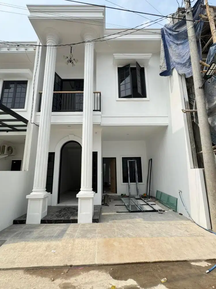 Judul  Di jual rumah 2 lantai sangat trategis di jakarta timur.