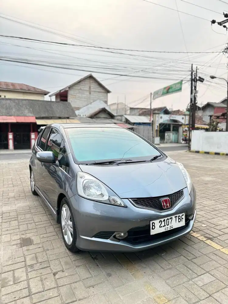 HONDA JAZZ RS 2011 MATIC