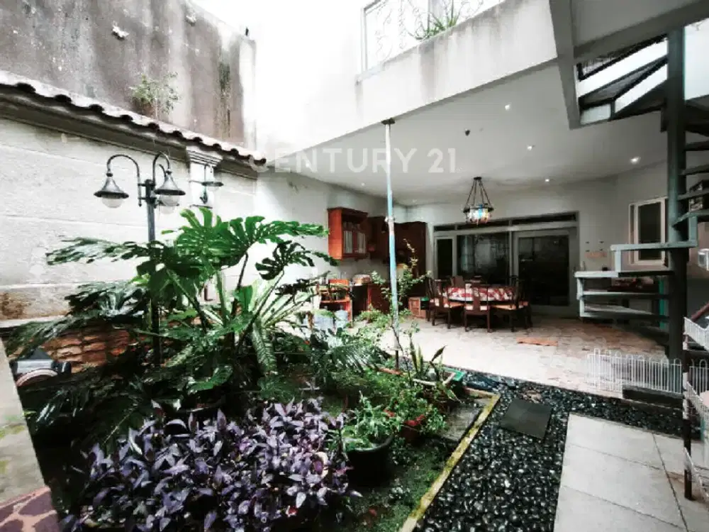 Rumah Lokasi Strategis Di Kebayoran Baru Jakarta Selatan