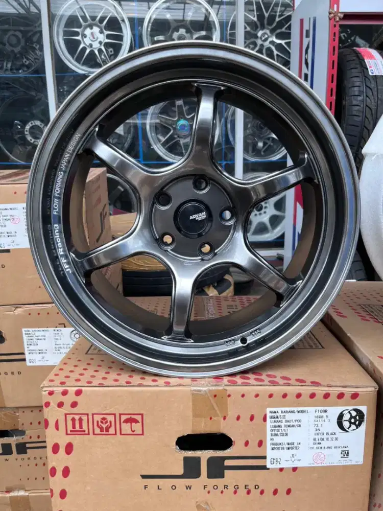 Advan rgd2 ring 18x8,5 pcd 5x114,3 ET 35 innova xpander civic