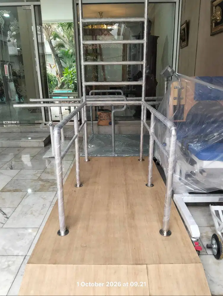 Pararell Bar with upper ladder - Stainless Steel