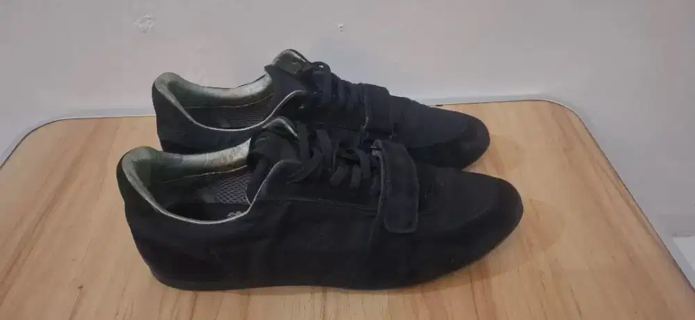 Sepatu Louis V kulit