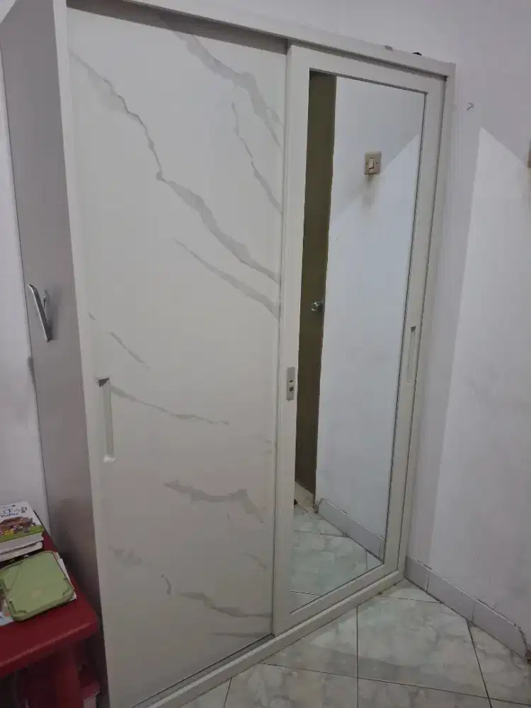 Lemari besi 2 pintu sliding
