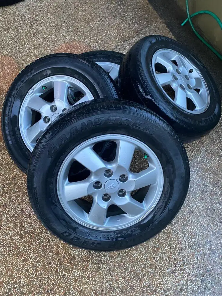 Velg Ban R16 Terios Rush Lobang 5