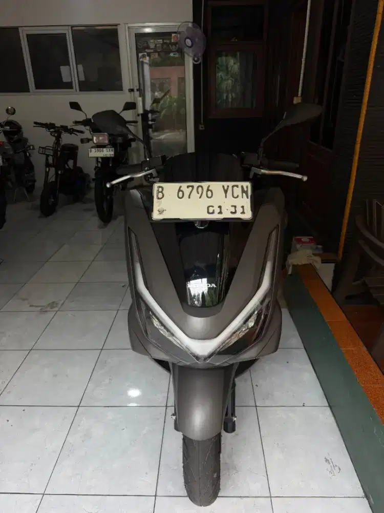 Honda PCX 160 2026 kilometer 2000 perak
