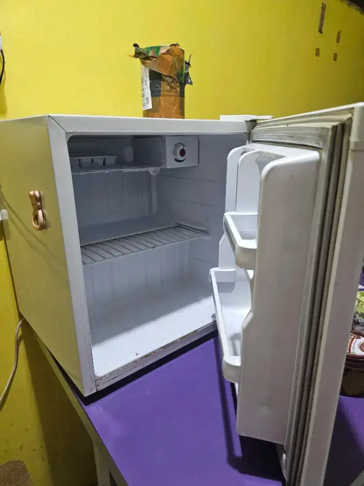 Dijual kulkas satu pintu