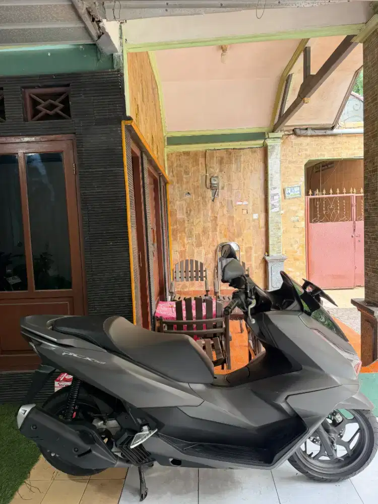 Honda PCX 160 2026 kilometer 2000 perak