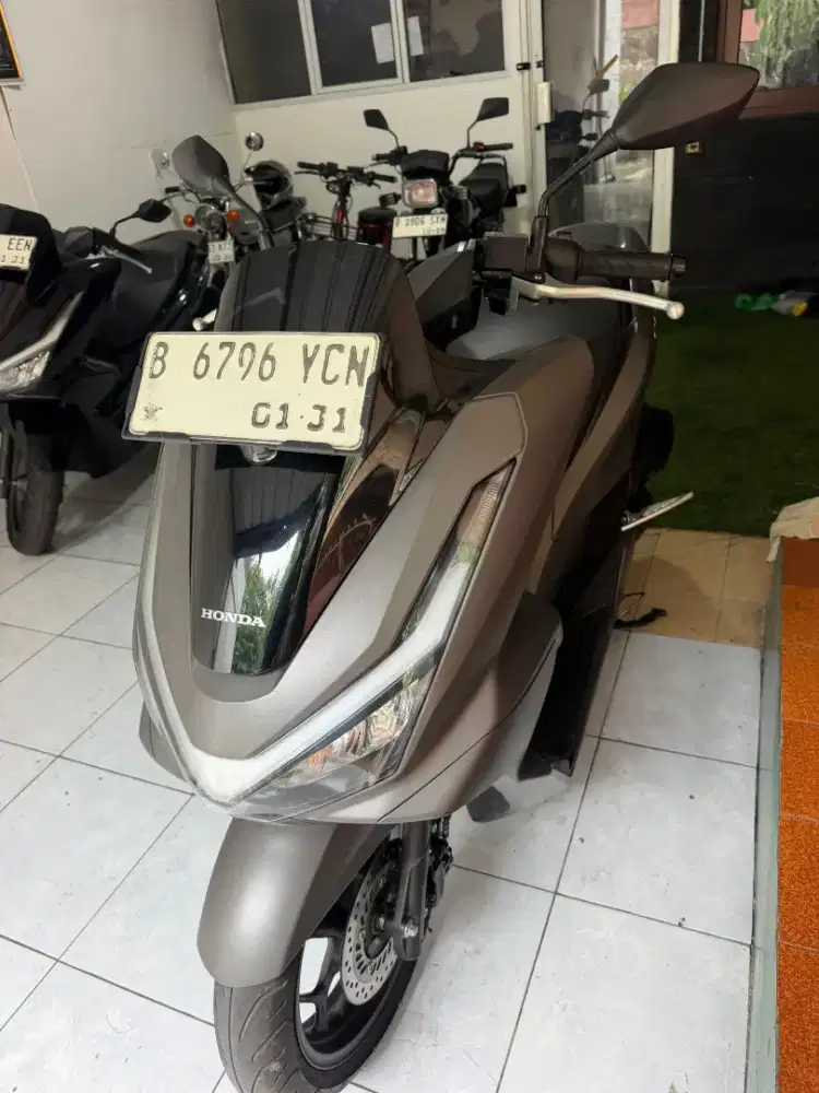 Honda PCX 160 2026 kilometer 2000 perak