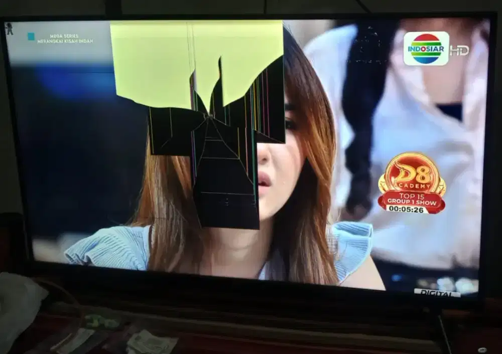 Di Jual TV TCL 40 inch type 40A7 LCD pecah atas