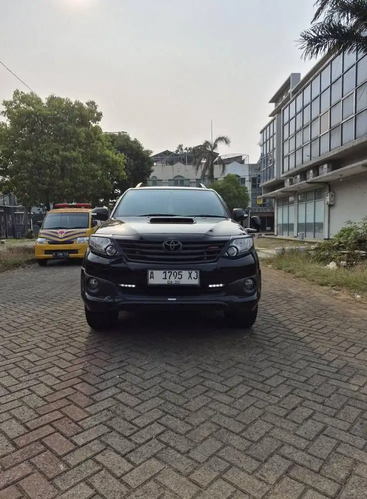 KM 50 RIBU FORTUNER TRD 2015