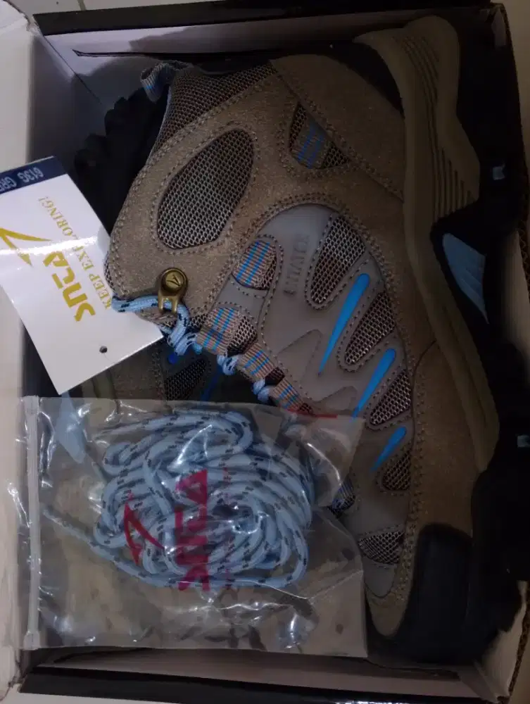 Sepatu Gunung Wanita SNTA 613 Grey Blue Size 39 Baru + Tali Cadangan