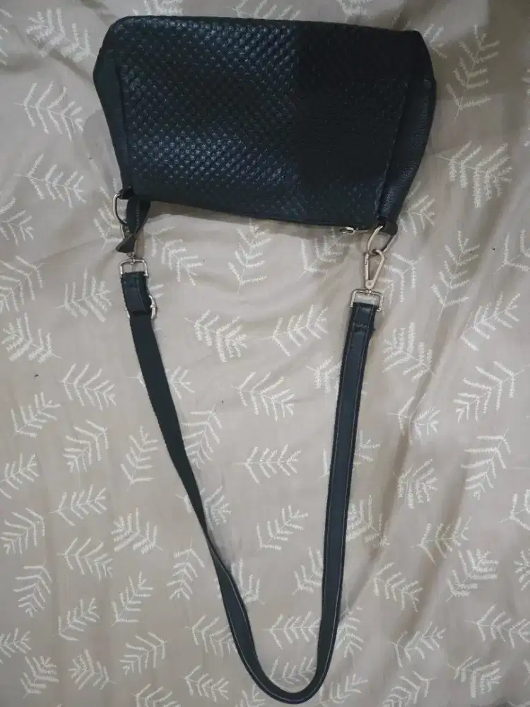 Tas kulit asli warna hitam