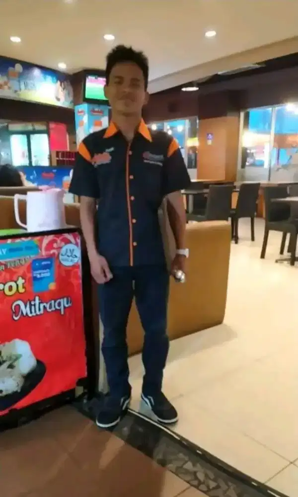 Mencari kerjaan.