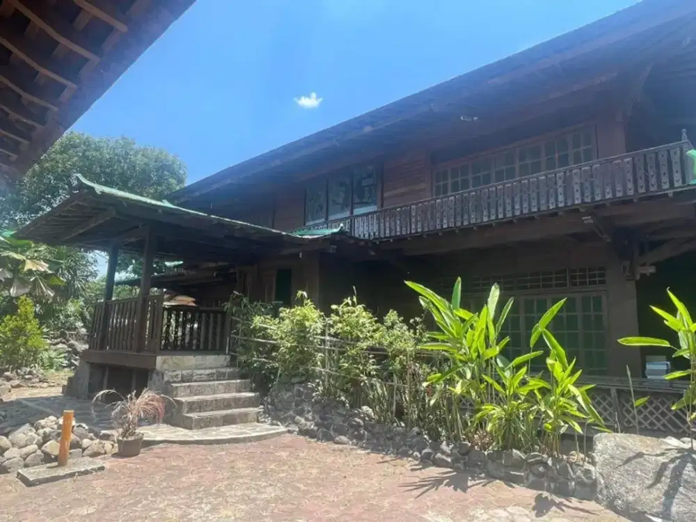 Rumah Unik Artistik Kayu Merbau  Homy di Jl. Jambore Cibubur