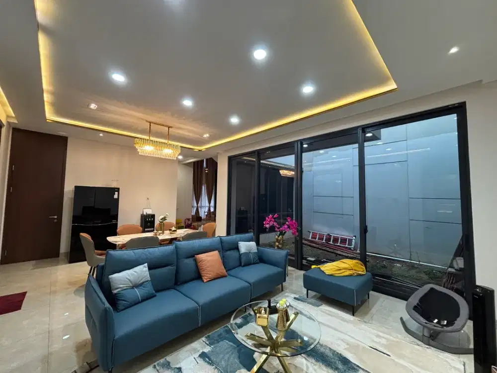 Rumah Atherton 3 Lantai di Kota Wisata