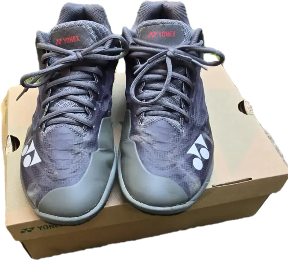 Yonex Aerus z size 44