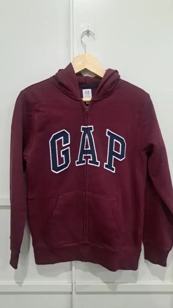 Hoodie GAP Merah Marun