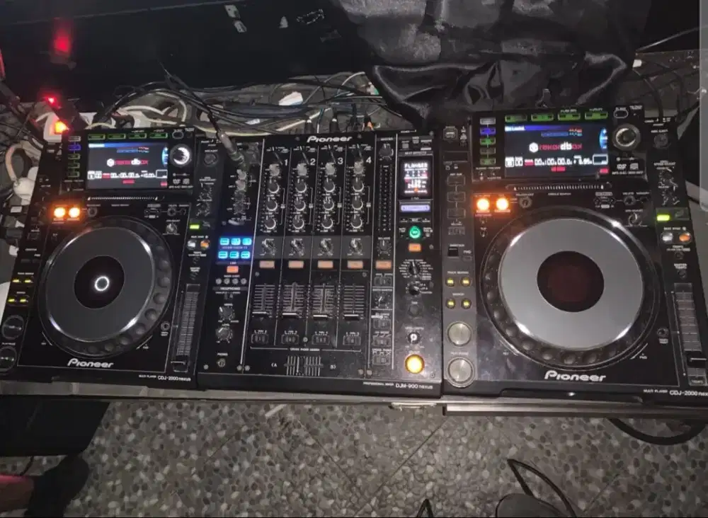 CDJ NEXUS 2000 + DJM 900
