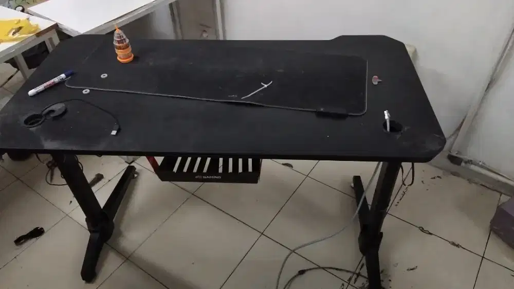 [JUAL CEPAT] MEJA GAMING SECOND