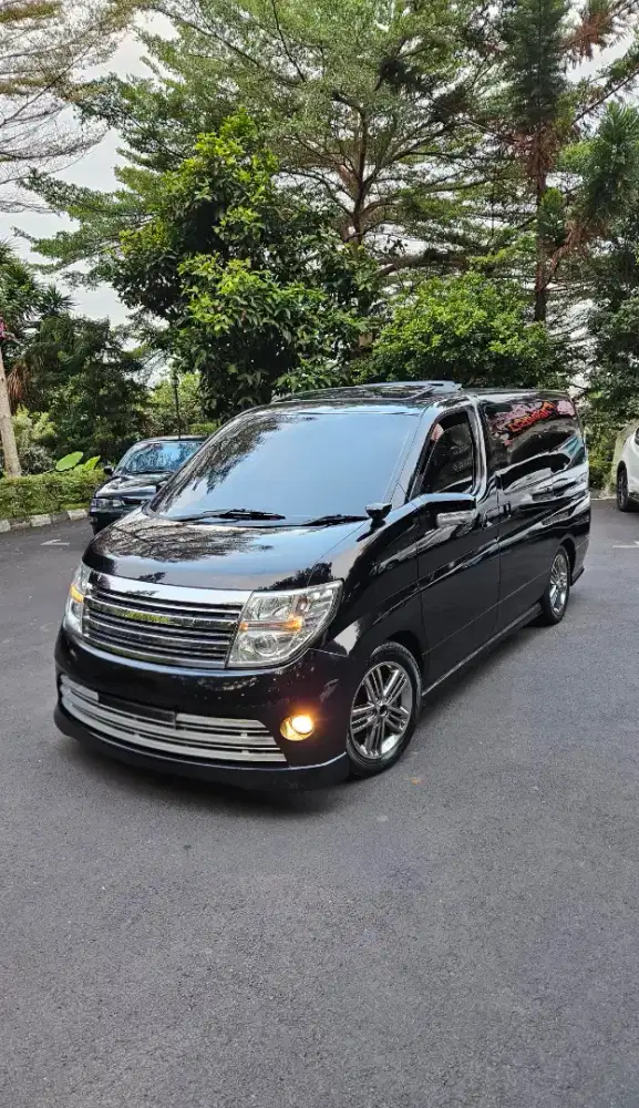 Nissan Elgrand E51 Rider Autech 2.5 2008 (Rare item)