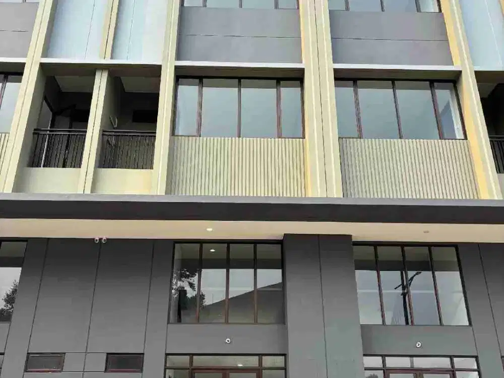 Disewakan Ruko Studio Loft Hadap Depan Jalan Hampton East 3,5 Lantai Strategis Gading Serpong