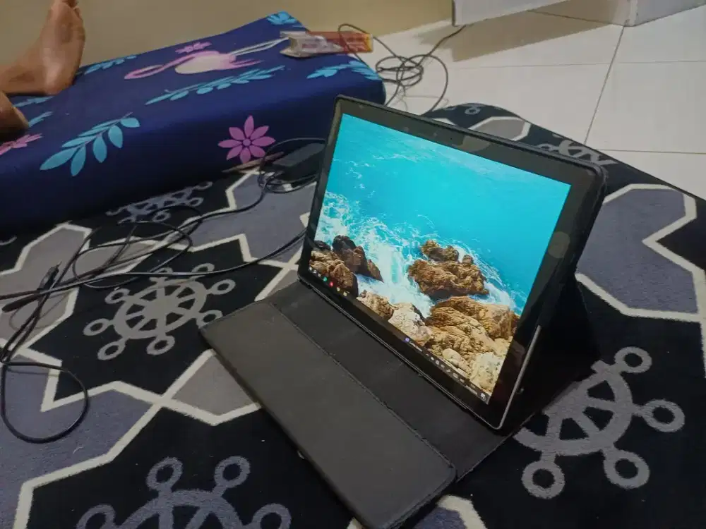 LAPTOP MICROSOFT SURFACE PRO
Kondisi normal, no minus. Siap pakai