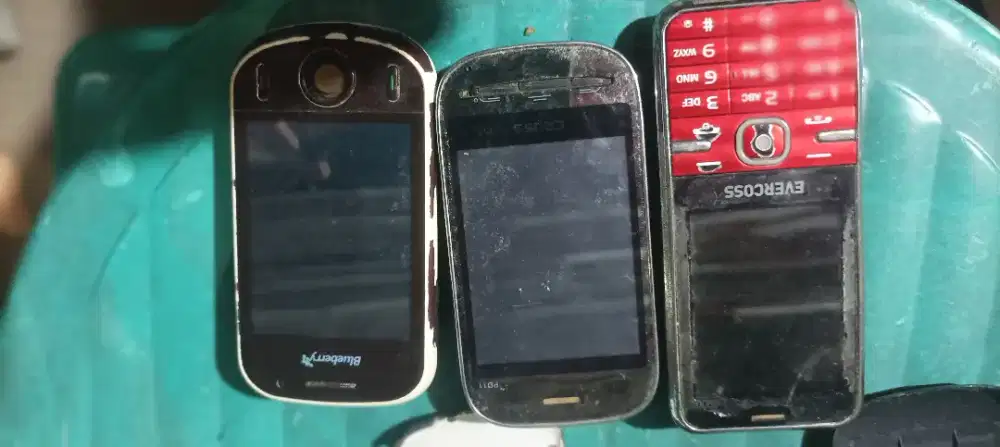 Paket 3 HP Jadul Bekas Mati (Blueberry + Cross PD11 + Evercoss)