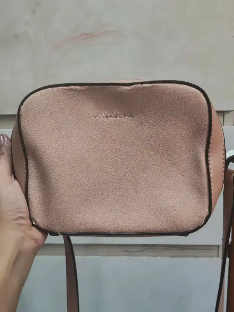 ELIZABETH SLING BAG