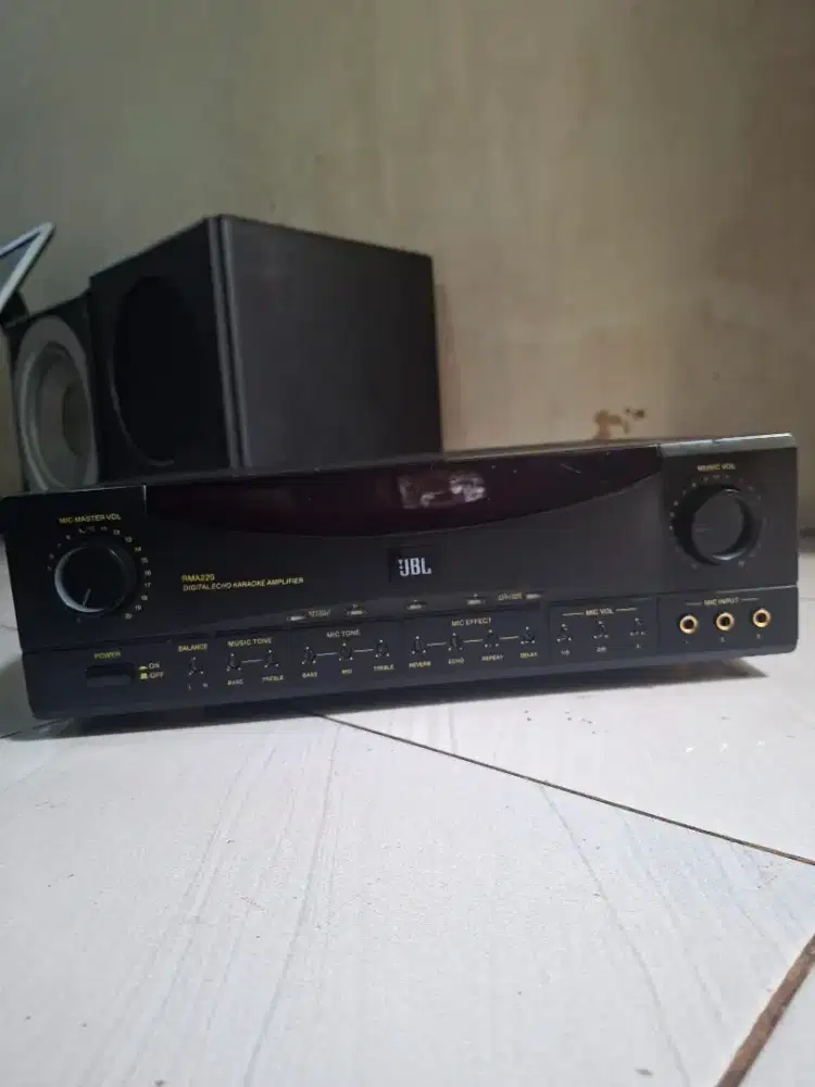 Amplifier JBL RMA 220 normal