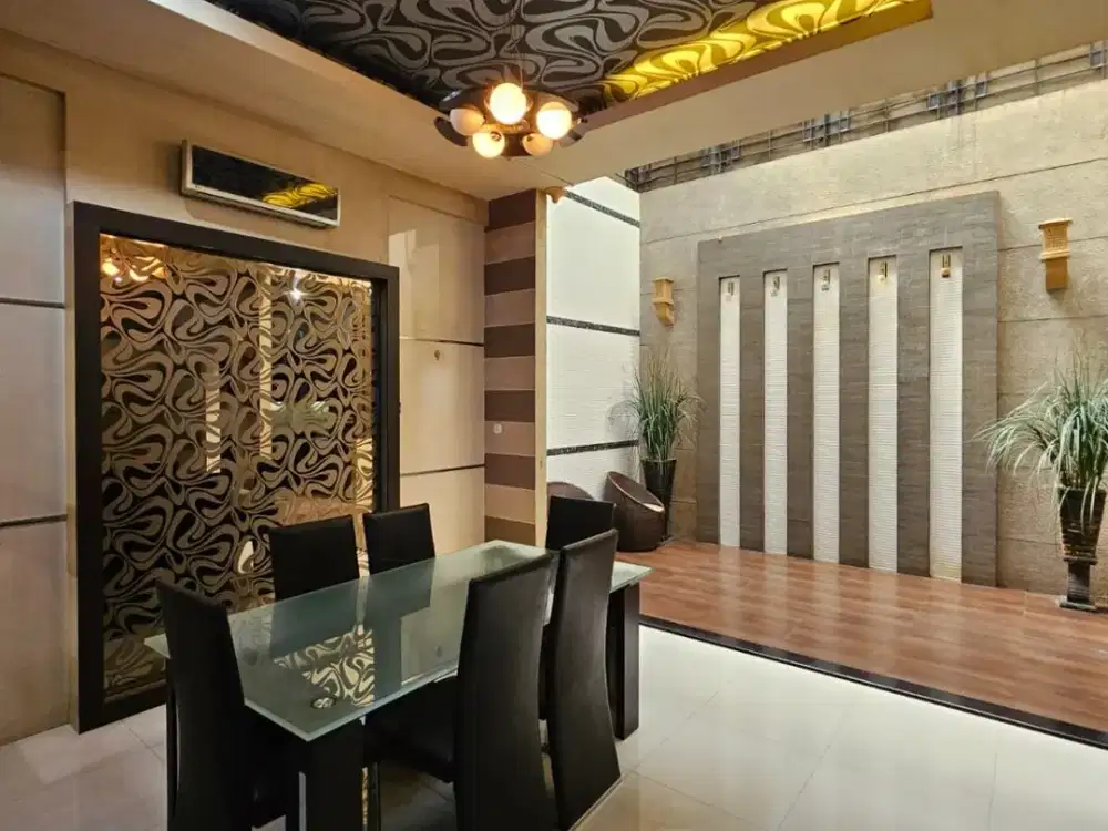 HARGA TURUN! VILLA 3,5 LANTAI DI KOMPLEK CEMARA ASRI