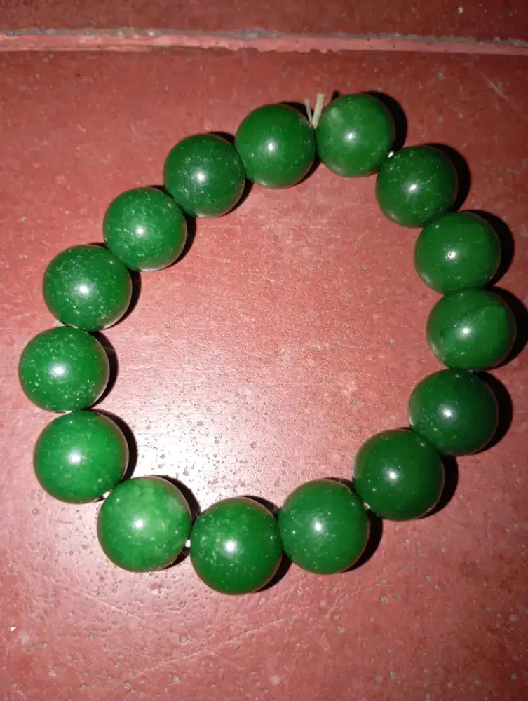 Gelang giok hijau