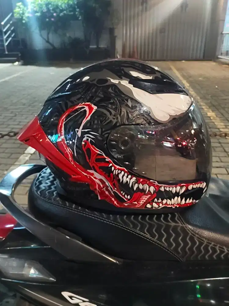 Helm VRC venom + intercom akona second condition