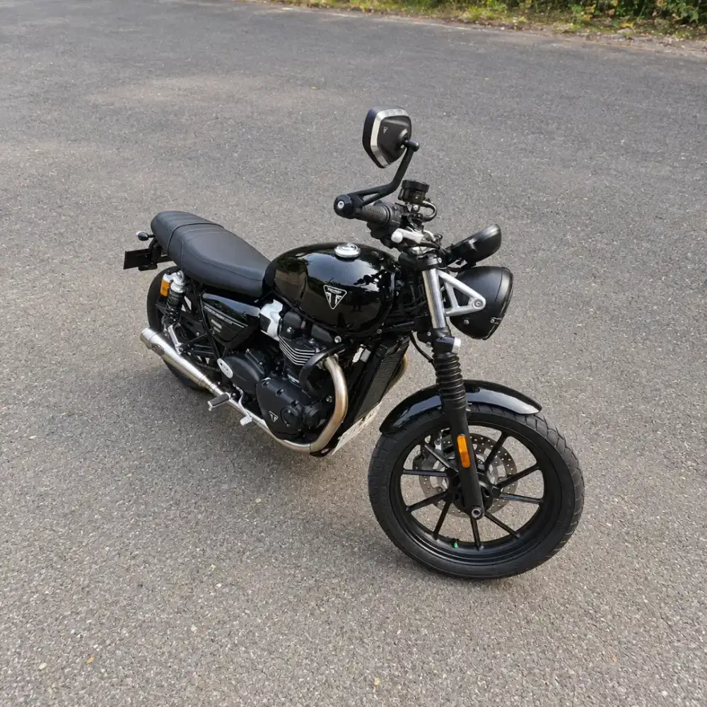 2024 Triumph Speed Twin 900, low km, jet black