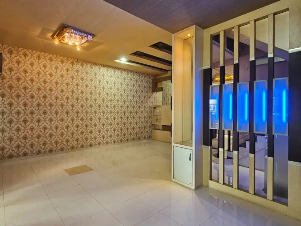 HARGA TURUN! VILLA 3,5 LANTAI DI KOMPLEK CEMARA ASRI