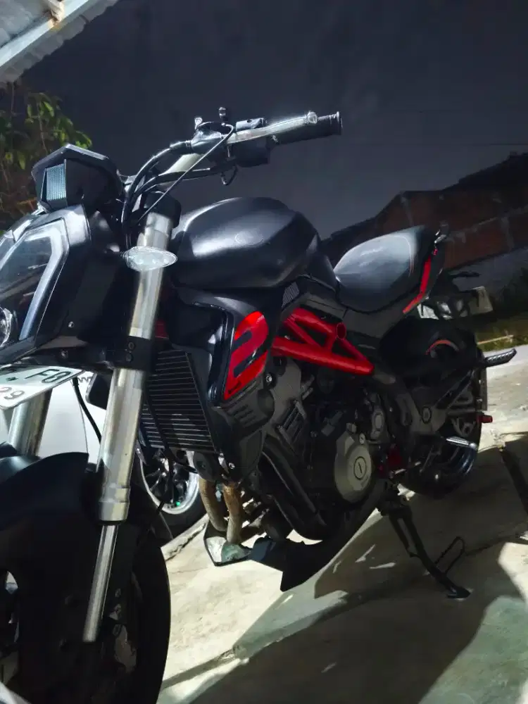 Benelli TNT 249s Milik pribadi Udah custom knalpot pakai adjuster