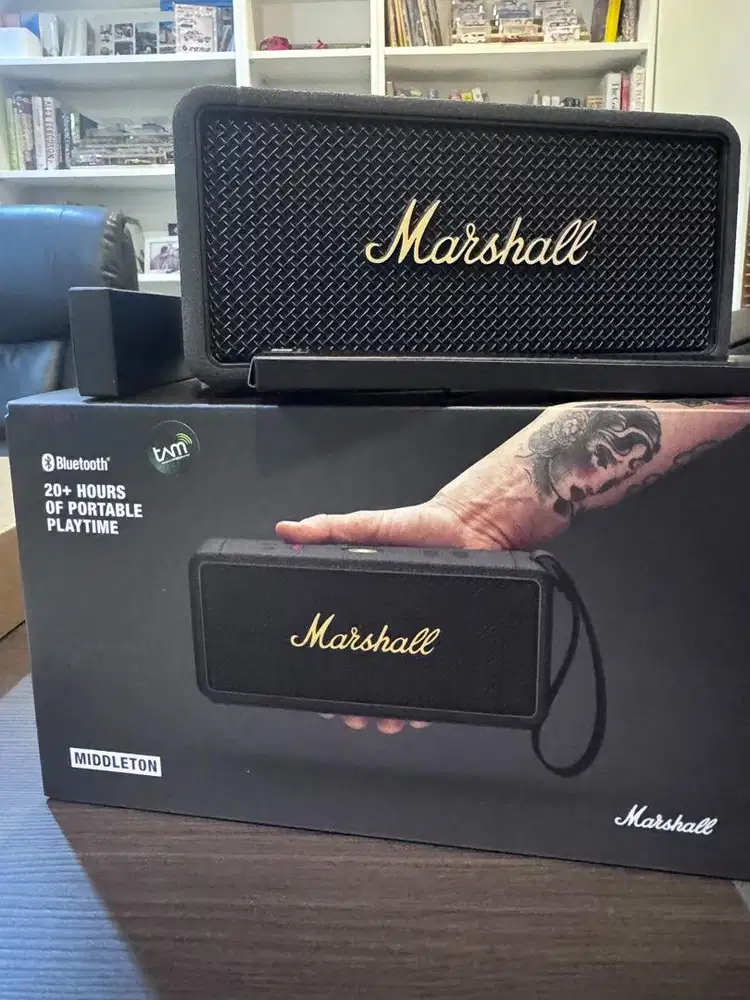 Speaker  Marshall Middleton Portable Bluetooth Speaker