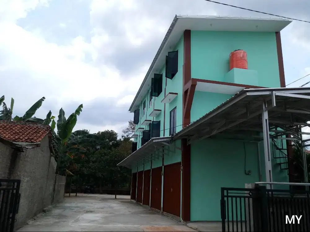 Disewakan properti dengan area luas, bisa dijadikan pool taksi/bengkel