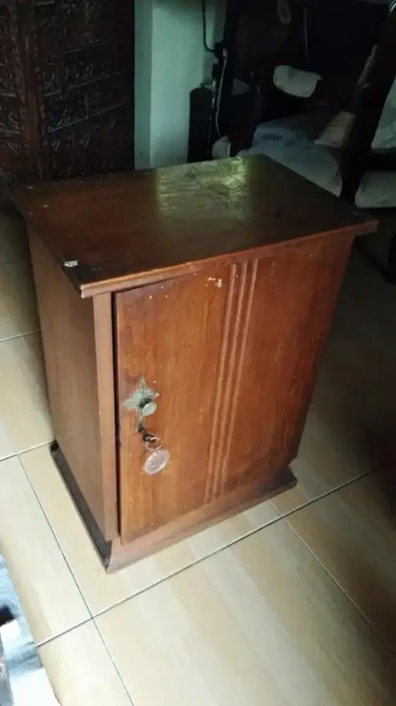 Lemari nakas kayu jati