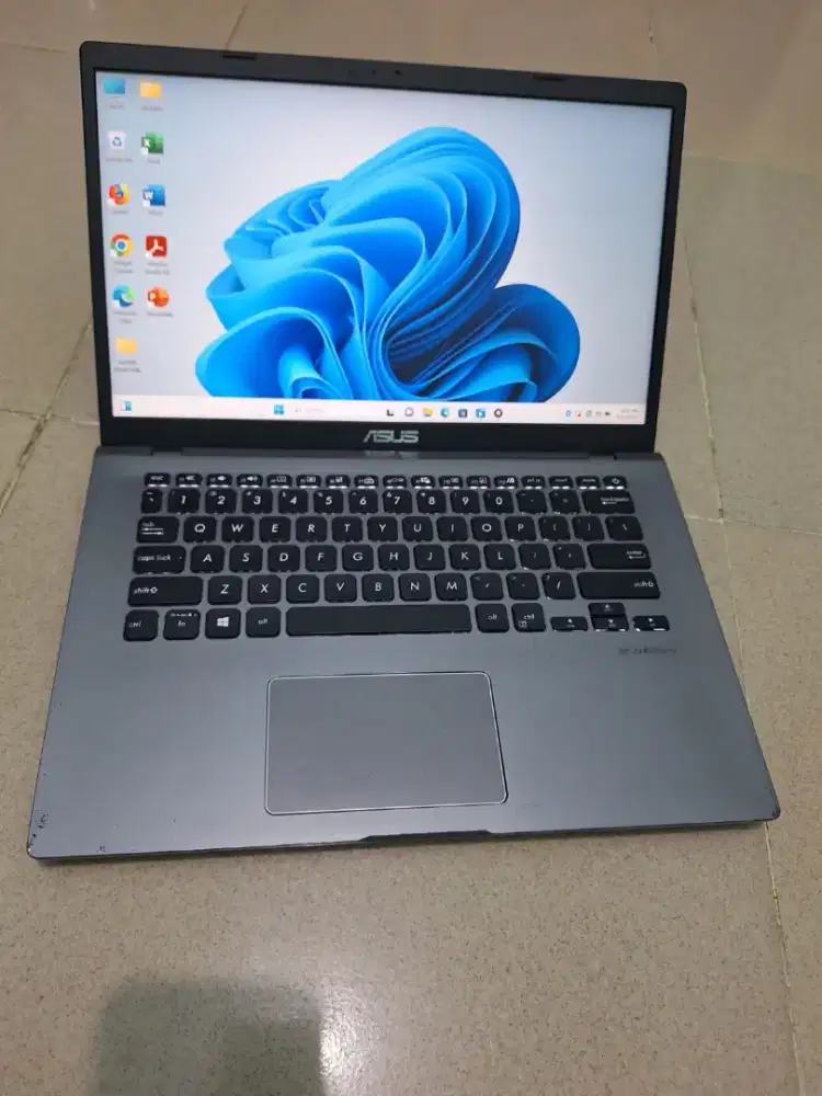 Bismillah dijual laptop Asus core i3 gen 10