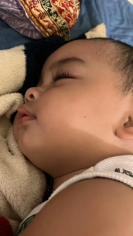 dibutuhkan pengasuh bayi kembar usia 4bulan