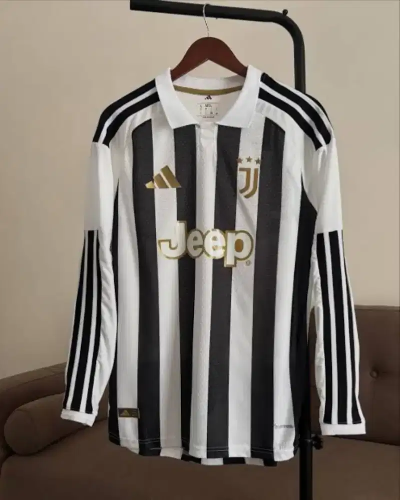 Juve home longsleeve player issue