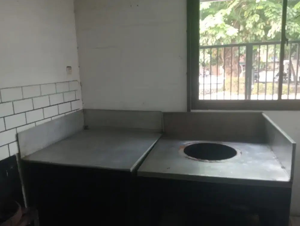 Meja untuk tempat dandang mie ayam dan sejenisnya