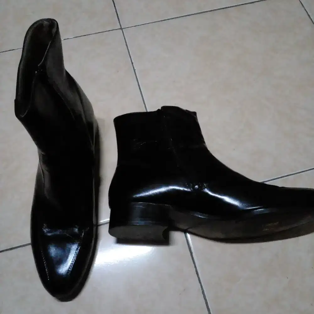 Sepatu merek nunn bush no 44