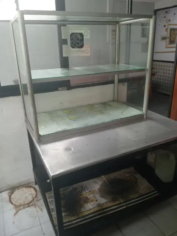 Etalase dan meja