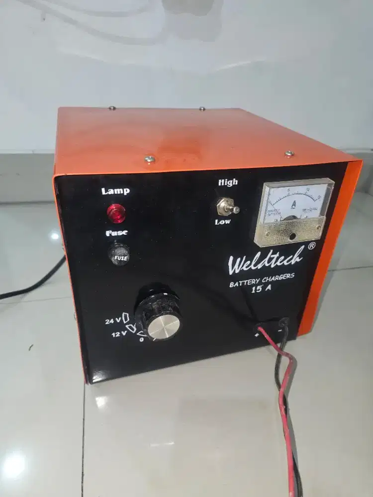 Charger Aki Weldtech 15A 12V 24V Heavy Duty – Kondisi Bagus