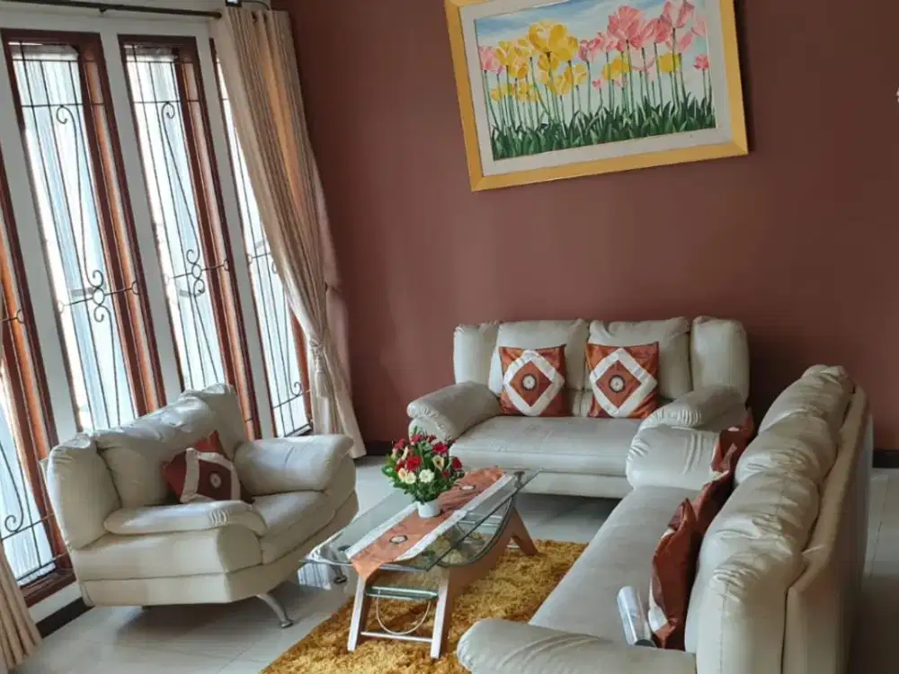 Rumah Keren Full Furnished di Pondok Hijau