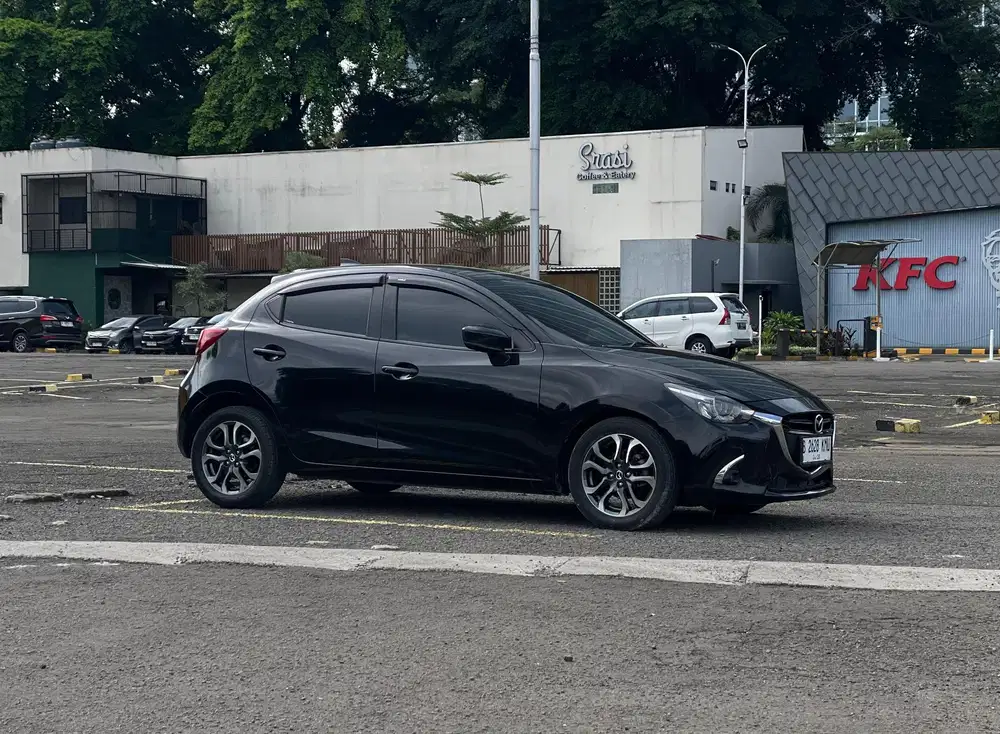 TERMURAH!! MAZDA 2 R 1.5 SKYACTIV AT MATIC 2018 HITAM
