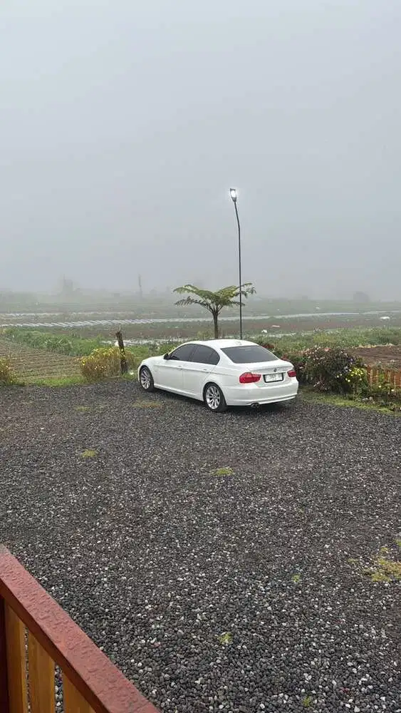 BMW 325i 2011 Bensin