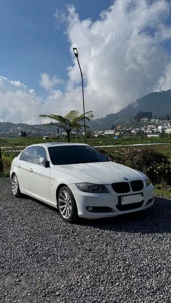 BMW 325i 2011 Bensin