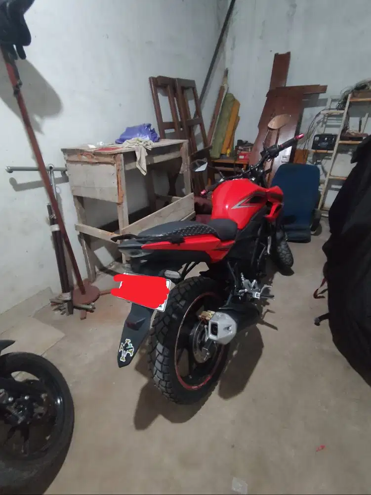 Jual motor CB150R tahun 2015 streetfire, surat surat lengkap